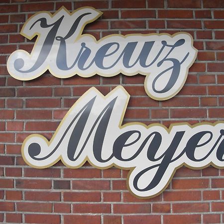 Land-Gut-Hotel Restaurant Kreuz Meyer Stuhr Buitenkant foto