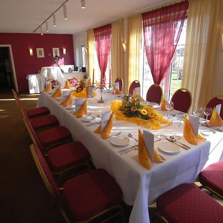 Land-Gut-Hotel Restaurant Kreuz Meyer Stuhr Buitenkant foto