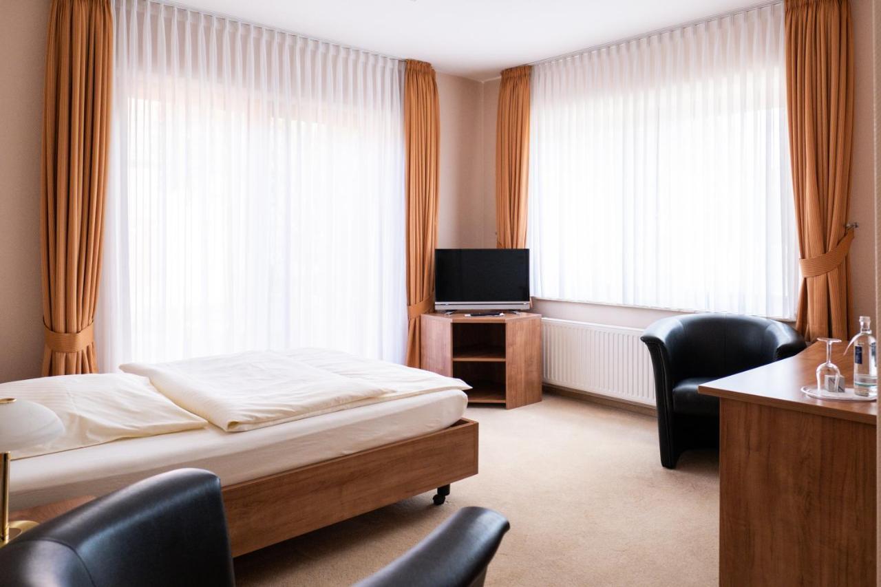 Land-Gut-Hotel Restaurant Kreuz Meyer Stuhr Buitenkant foto