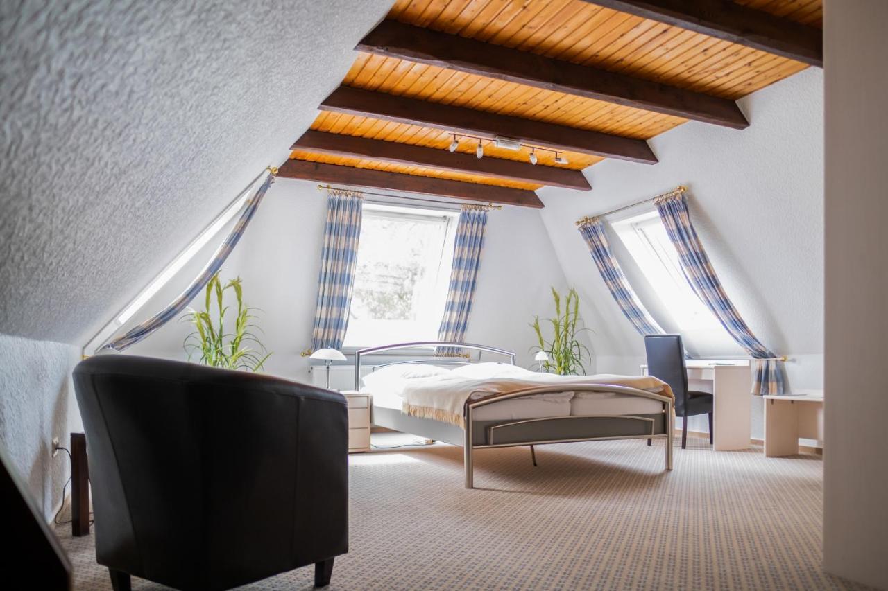 Land-Gut-Hotel Restaurant Kreuz Meyer Stuhr Buitenkant foto