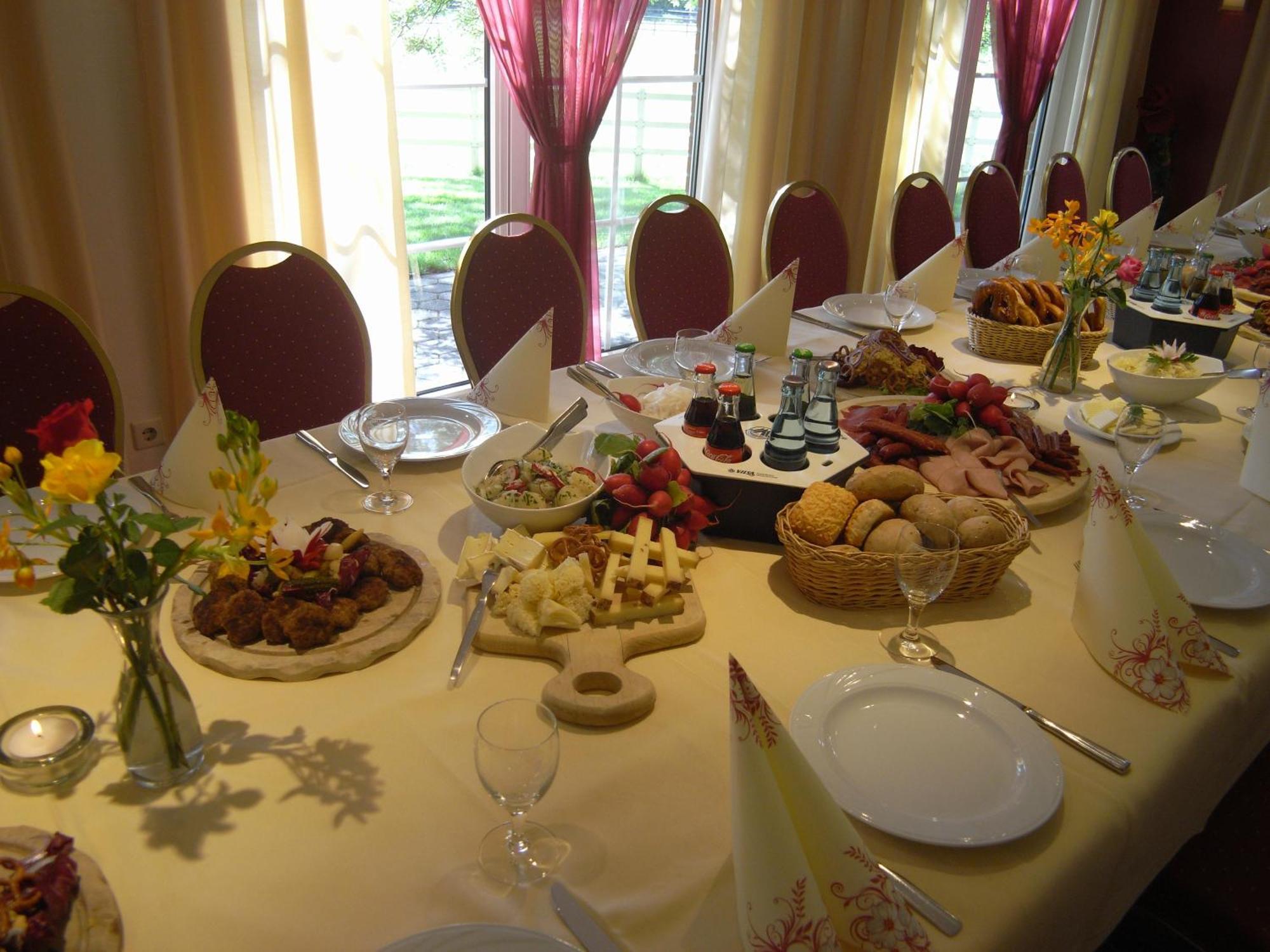 Land-Gut-Hotel Restaurant Kreuz Meyer Stuhr Buitenkant foto