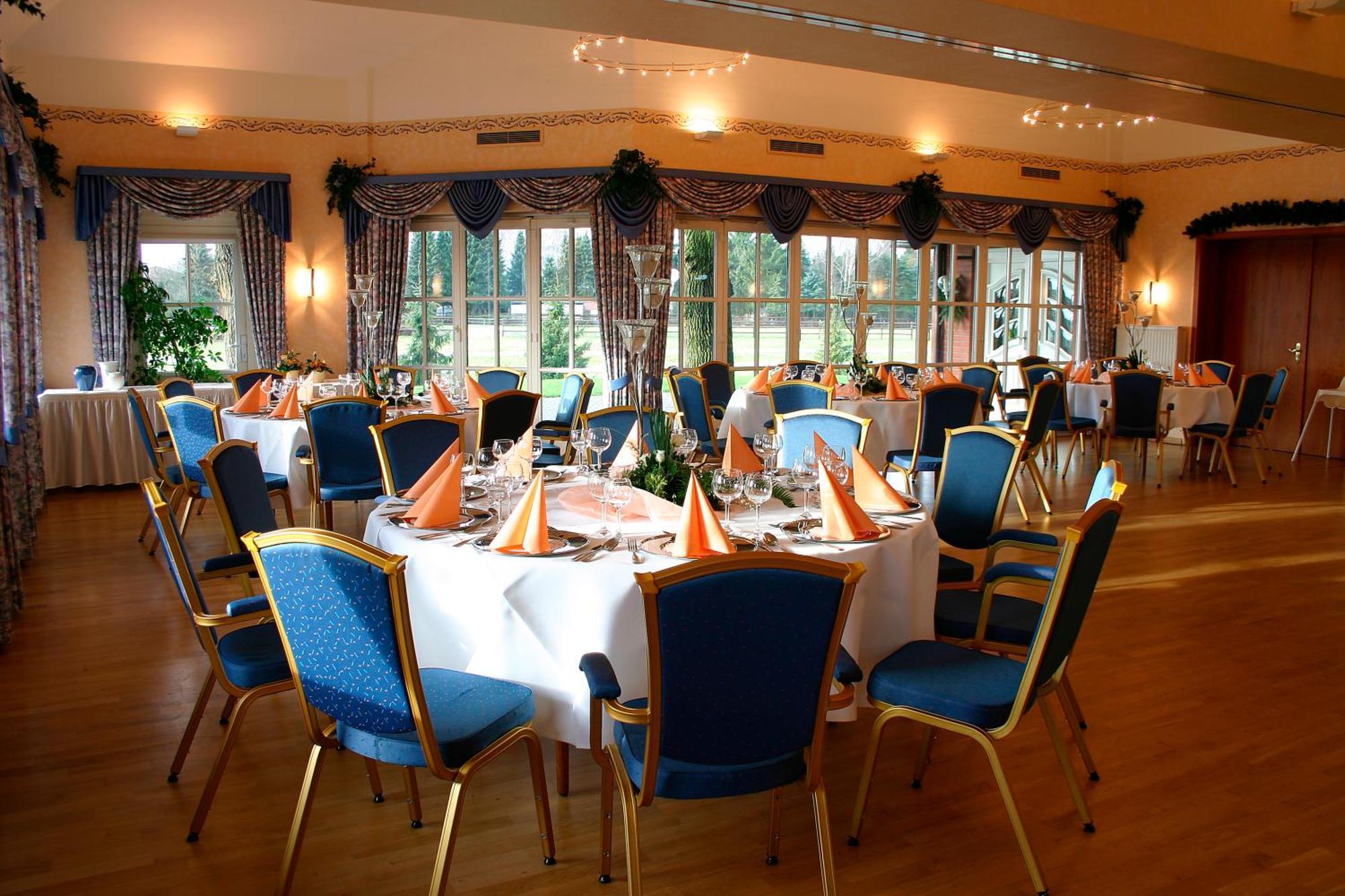Land-Gut-Hotel Restaurant Kreuz Meyer Stuhr Buitenkant foto