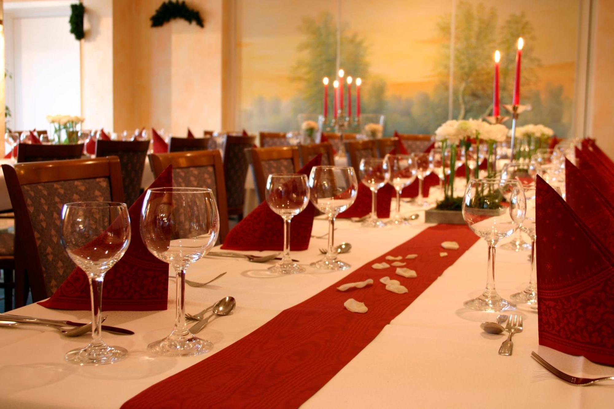Land-Gut-Hotel Restaurant Kreuz Meyer Stuhr Buitenkant foto