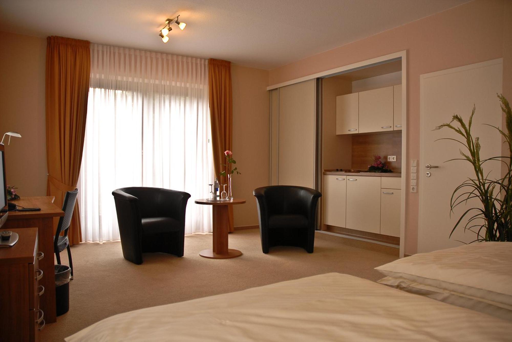 Land-Gut-Hotel Restaurant Kreuz Meyer Stuhr Buitenkant foto