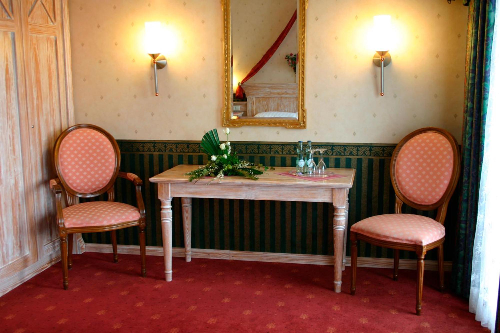 Land-Gut-Hotel Restaurant Kreuz Meyer Stuhr Buitenkant foto