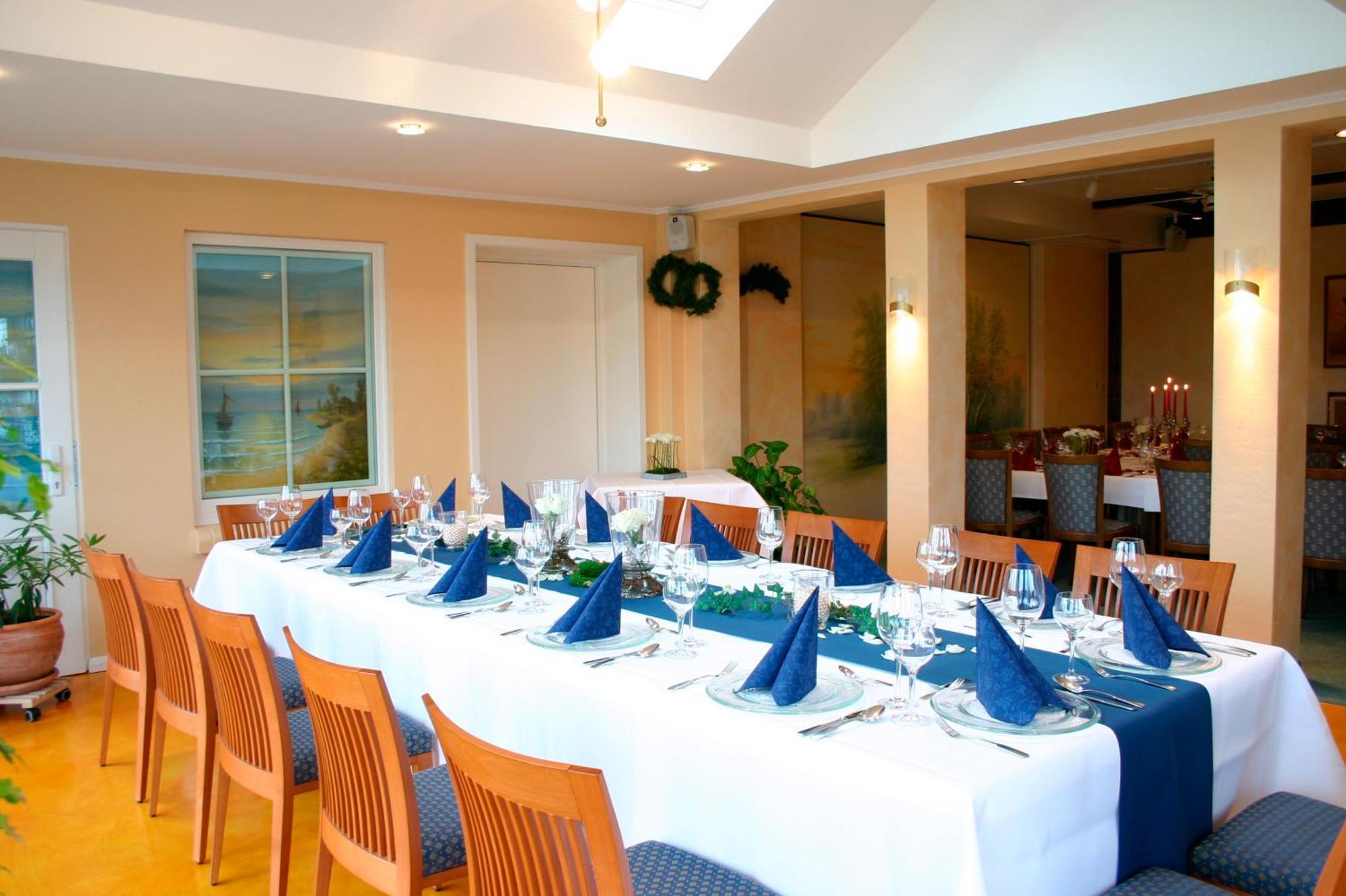 Land-Gut-Hotel Restaurant Kreuz Meyer Stuhr Buitenkant foto
