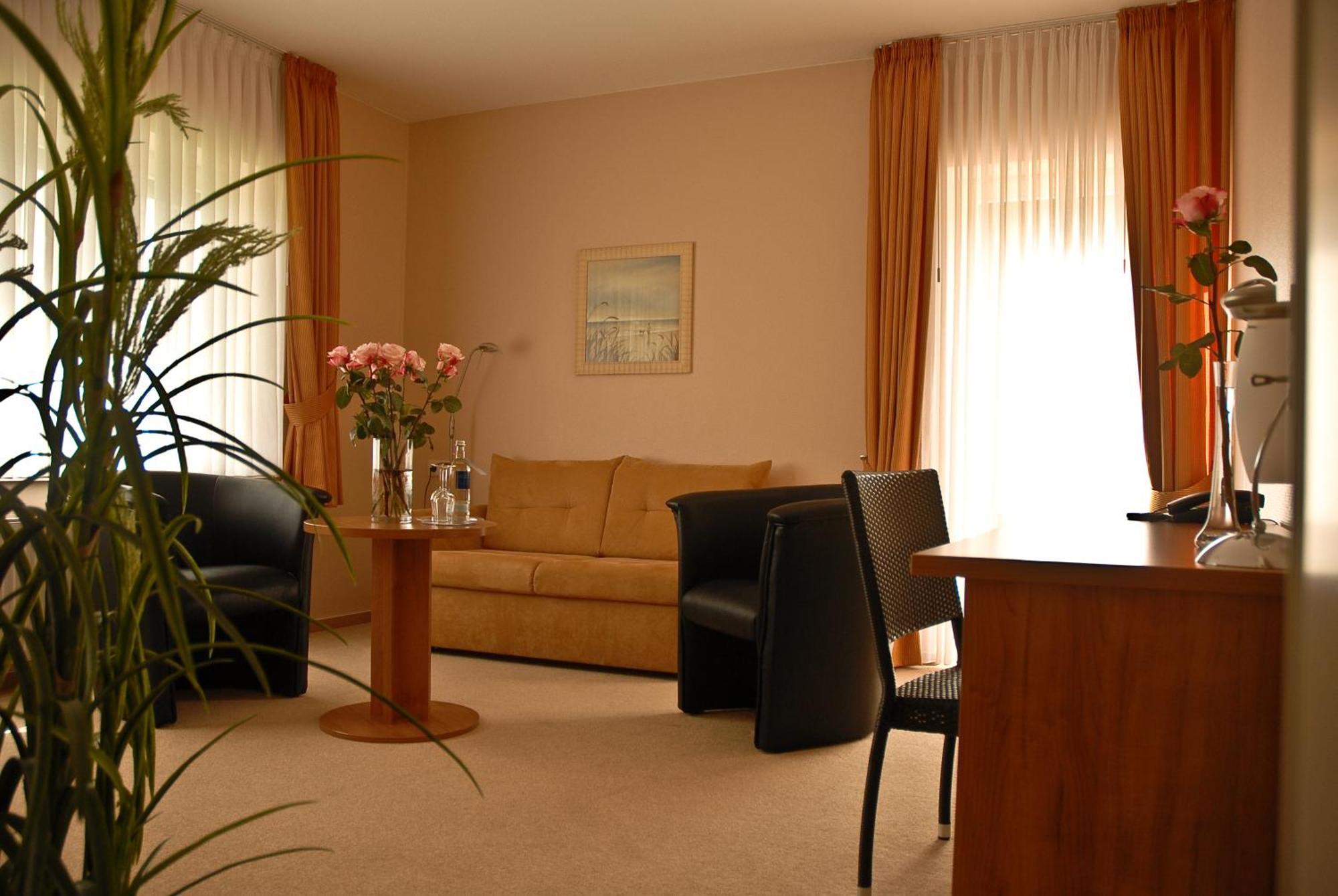 Land-Gut-Hotel Restaurant Kreuz Meyer Stuhr Buitenkant foto