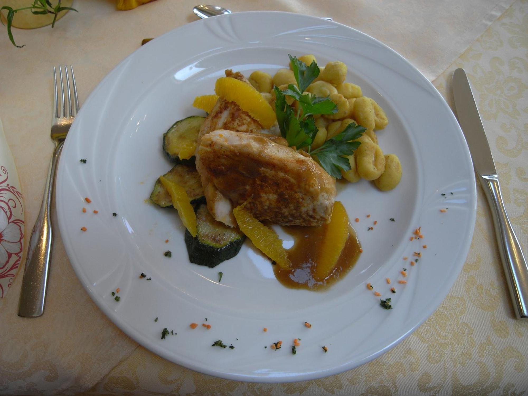 Land-Gut-Hotel Restaurant Kreuz Meyer Stuhr Buitenkant foto