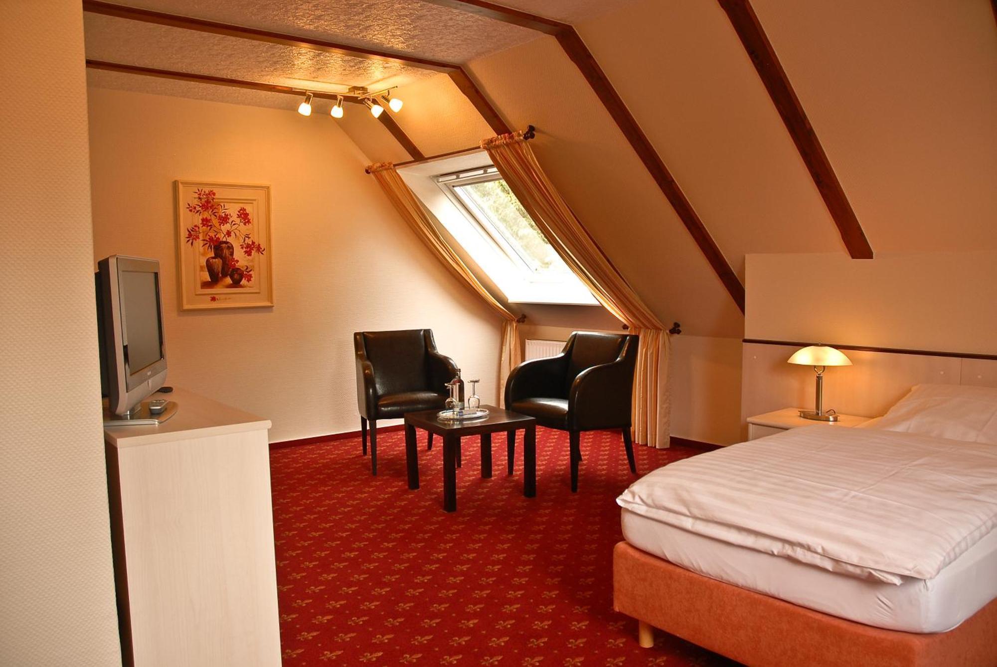 Land-Gut-Hotel Restaurant Kreuz Meyer Stuhr Buitenkant foto