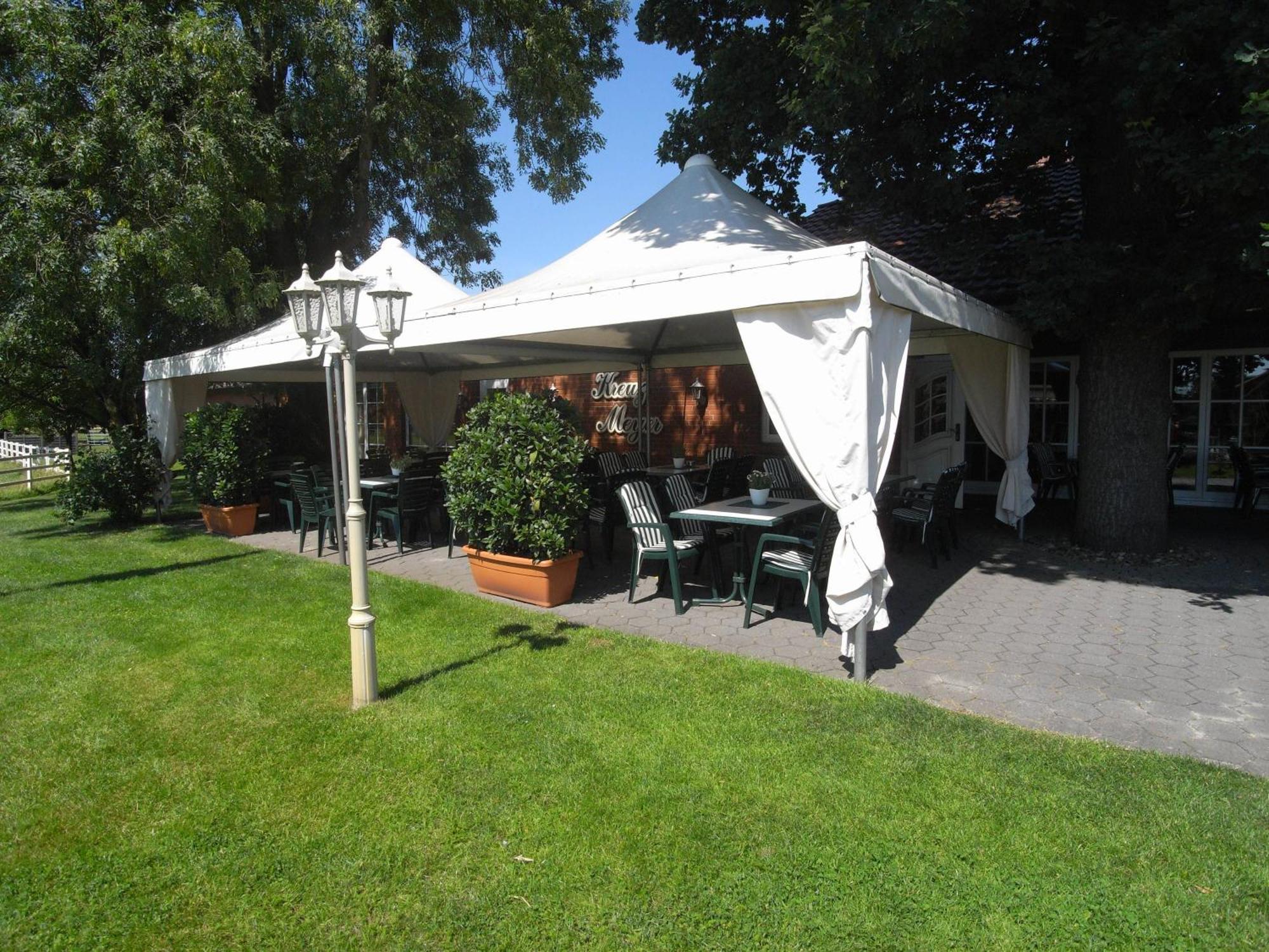 Land-Gut-Hotel Restaurant Kreuz Meyer Stuhr Buitenkant foto